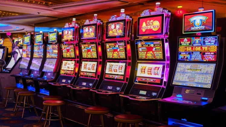 Do you know about the different variants of slot machines at online casinos?